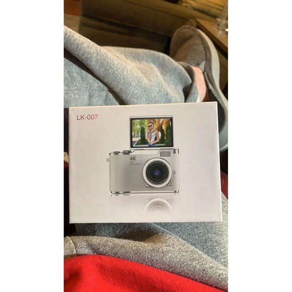 NEW 4k Flip Screen Digital Camera 48MP Video Camcorder White 1080P w Memory Card - Picture 1 of 3